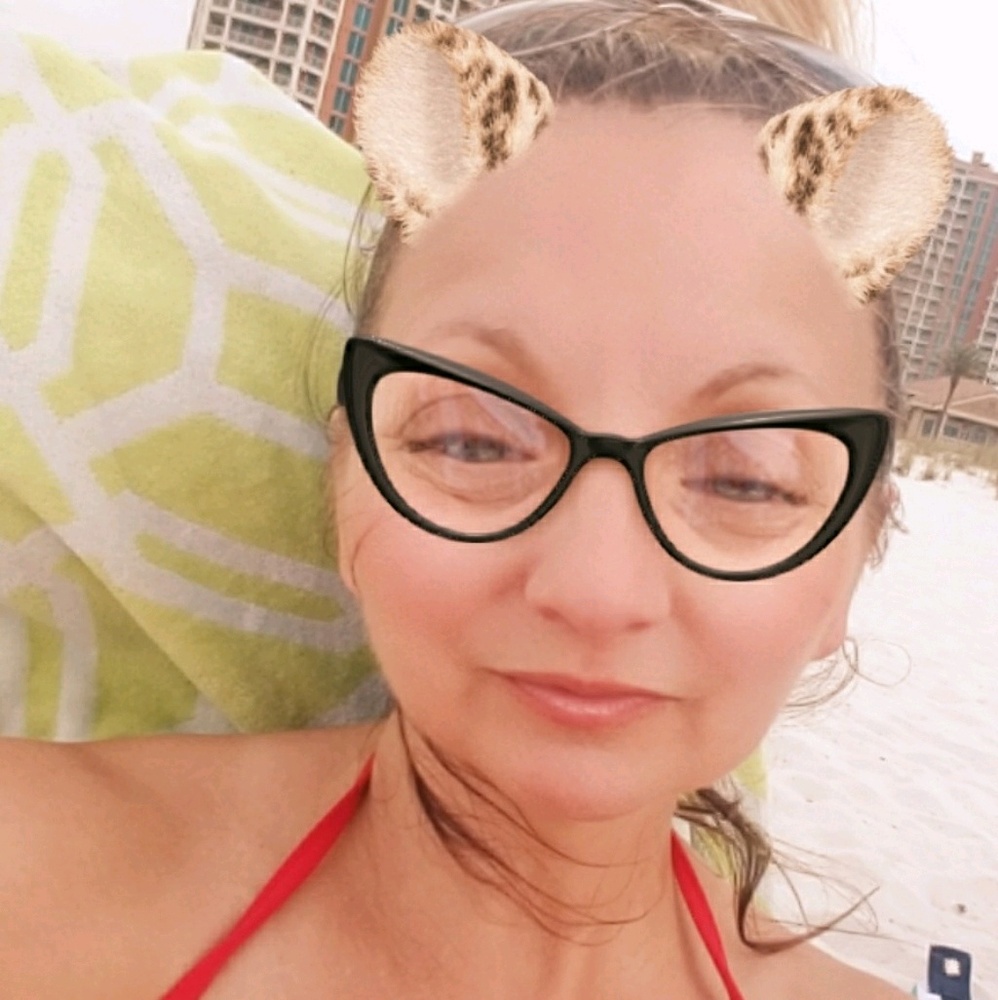 Meet your Posher, Dena